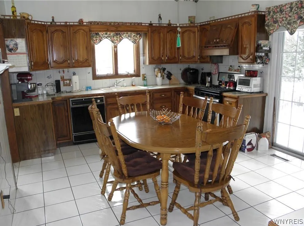 158 Lake Street, Hamburg, New York 14075, Hamburg, New York 14075, 5 Bedrooms Bedrooms, 10 Rooms Rooms,3 BathroomsBathrooms,Residential,For Sale,158 Lake Street, Hamburg, New York 14075,0,B1669658