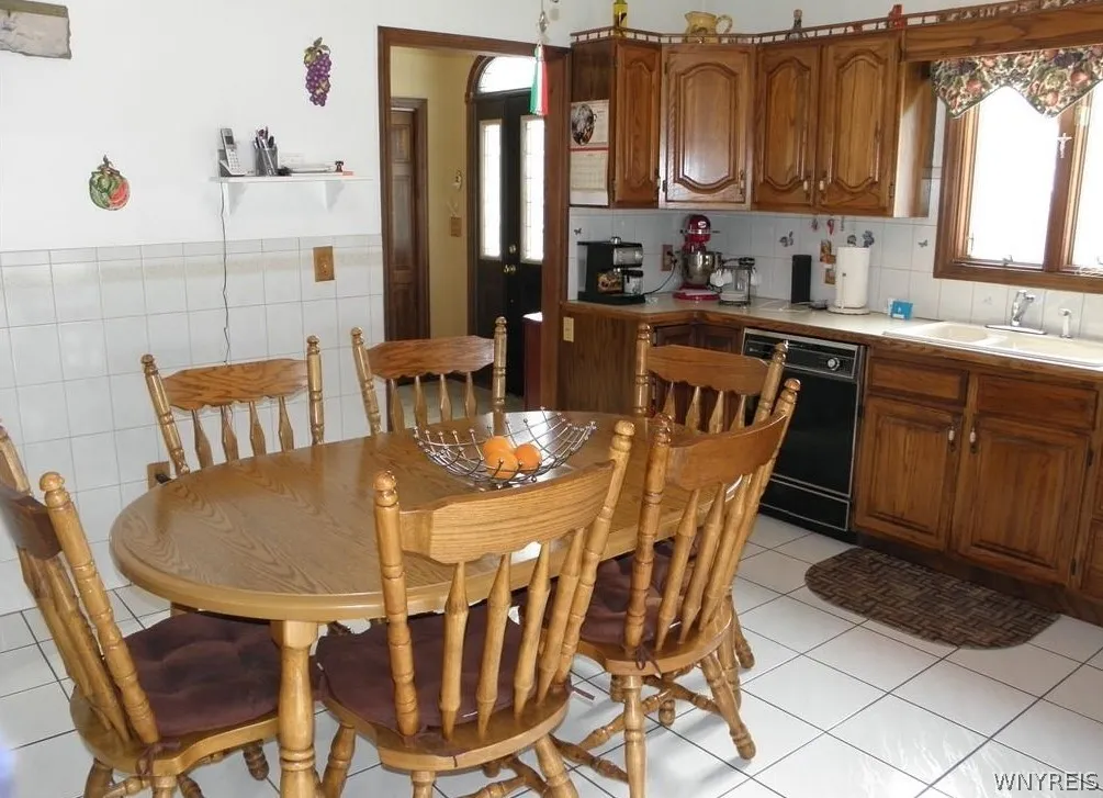 158 Lake Street, Hamburg, New York 14075, Hamburg, New York 14075, 5 Bedrooms Bedrooms, 10 Rooms Rooms,3 BathroomsBathrooms,Residential,For Sale,158 Lake Street, Hamburg, New York 14075,0,B1669658