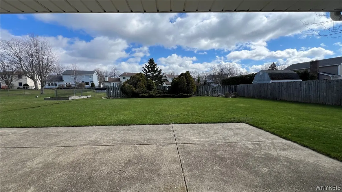 204 Holiday Lane, Hamburg, New York 14075, Hamburg, New York 14075, 4 Bedrooms Bedrooms, 12 Rooms Rooms,3 BathroomsBathrooms,Residential,For Sale,204 Holiday Lane, Hamburg, New York 14075,0,B1669447