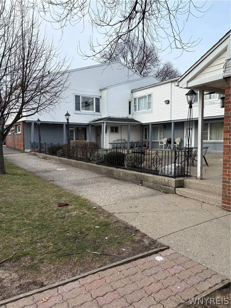 19 California Apt 5, Amherst, New York 14221, Amherst, New York 14221, 1 Bedroom Bedrooms, 3 Rooms Rooms,1 BathroomBathrooms,Residential Lease,For Rent,19 California Apt 5, Amherst, New York 14221,0,B1669678