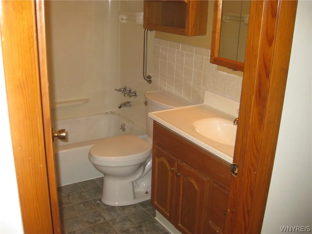 1150 Indian Church Road 3, West Seneca, New York 1, West Seneca, New York 14224, 2 Bedrooms Bedrooms, 6 Rooms Rooms,1 BathroomBathrooms,Residential,For Sale,1150 Indian Church Road 3, West Seneca, New York 1,0,B1669775