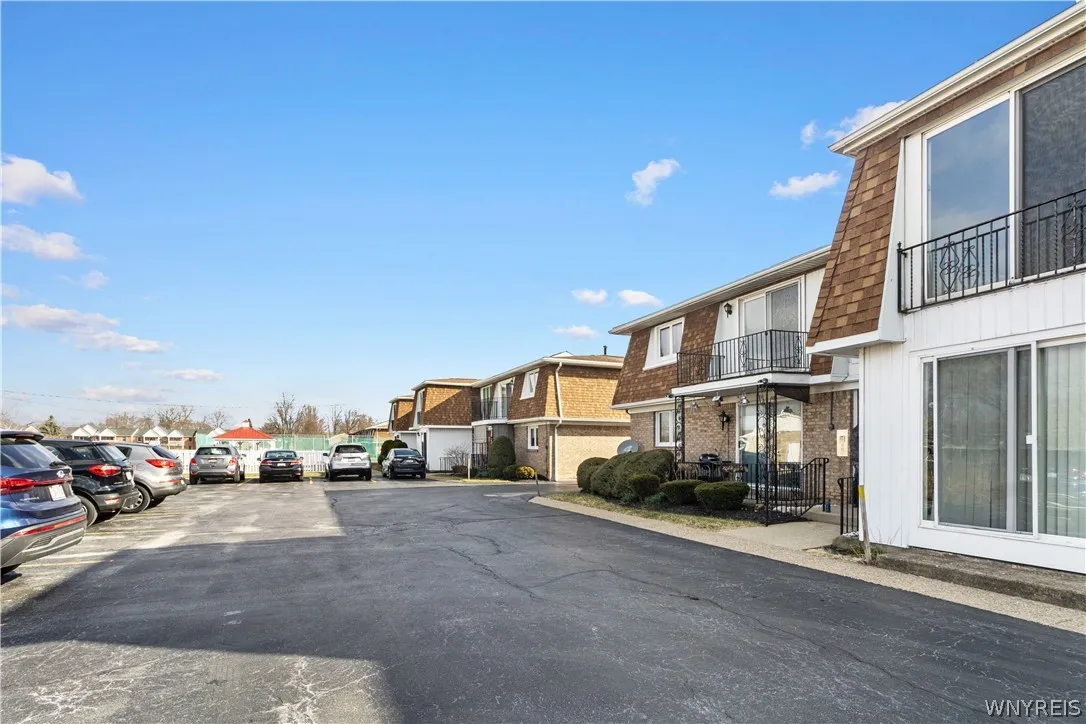 61d Georgian Lane 9, Amherst, New York 14221, Amherst, New York 14221, 1 Bedroom Bedrooms, 4 Rooms Rooms,1 BathroomBathrooms,Residential,For Sale,61d Georgian Lane 9, Amherst, New York 14221,0,B1669755