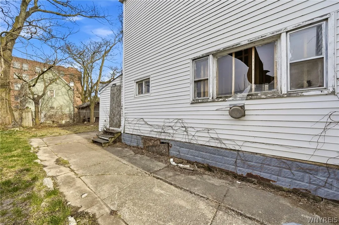 98 Tennessee Street, Buffalo, New York 14204, Buffalo, New York 14204, 3 Bedrooms Bedrooms, 5 Rooms Rooms,1 BathroomBathrooms,Residential,For Sale,98 Tennessee Street, Buffalo, New York 14204,0,B1669321