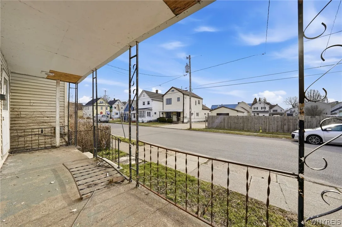 98 Tennessee Street, Buffalo, New York 14204, Buffalo, New York 14204, 3 Bedrooms Bedrooms, 5 Rooms Rooms,1 BathroomBathrooms,Residential,For Sale,98 Tennessee Street, Buffalo, New York 14204,0,B1669321