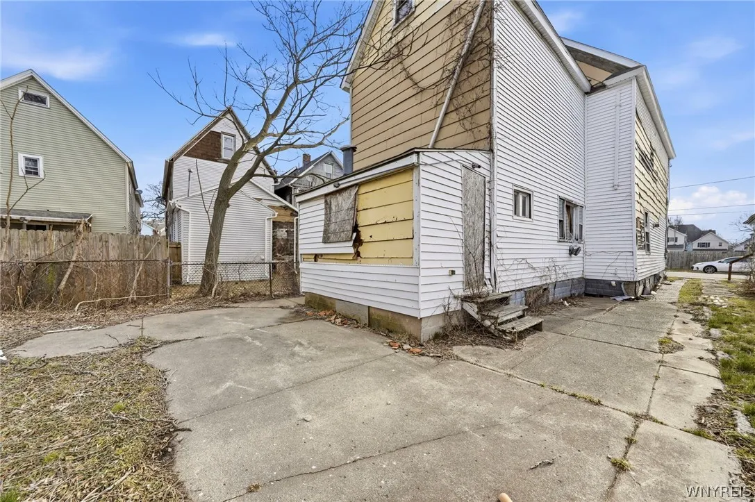 98 Tennessee Street, Buffalo, New York 14204, Buffalo, New York 14204, 3 Bedrooms Bedrooms, 5 Rooms Rooms,1 BathroomBathrooms,Residential,For Sale,98 Tennessee Street, Buffalo, New York 14204,0,B1669321