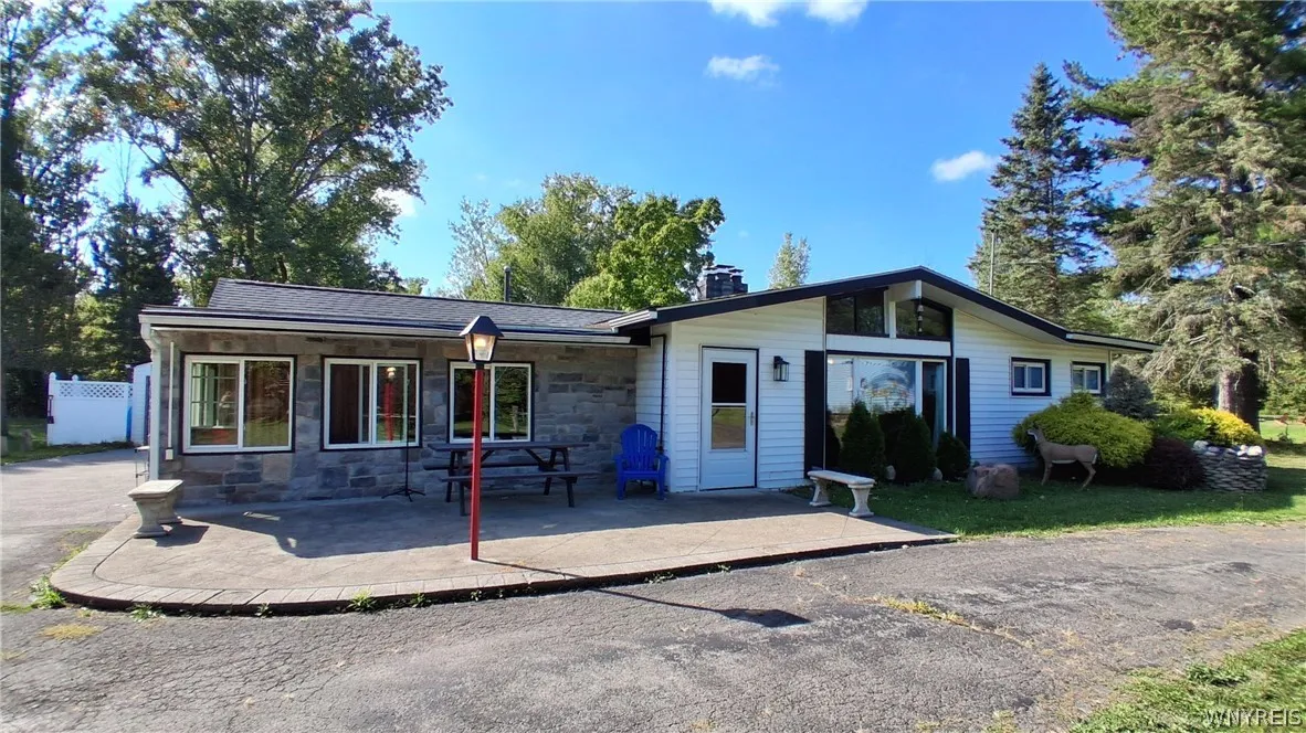 8420 Northfield Road, Clarence, New York 14032, Clarence, New York 14032, 3 Bedrooms Bedrooms, 7 Rooms Rooms,1 BathroomBathrooms,Residential,For Sale,8420 Northfield Road, Clarence, New York 14032,0,B1667850