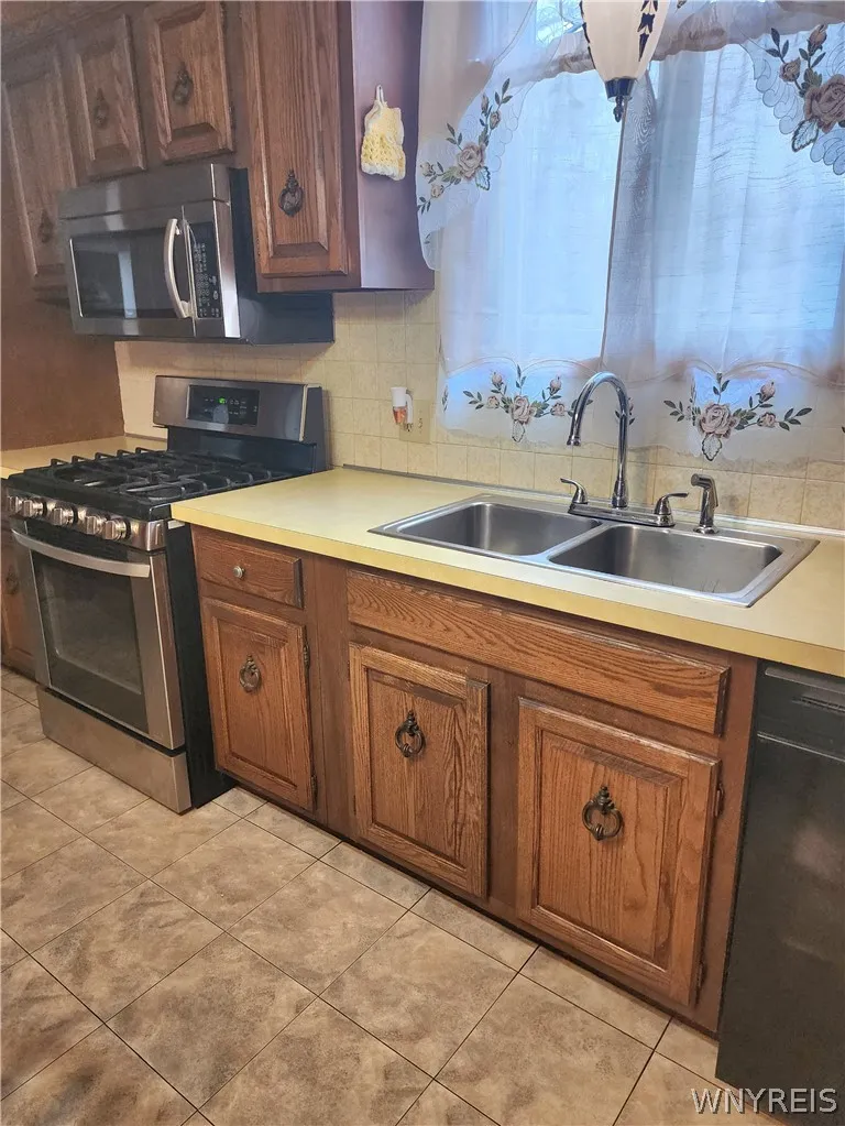 5009 Lake Shore Road, Hamburg, New York 14075, Hamburg, New York 14075, 3 Bedrooms Bedrooms, ,2 BathroomsBathrooms,Residential,For Sale,5009 Lake Shore Road, Hamburg, New York 14075,0,B1667852