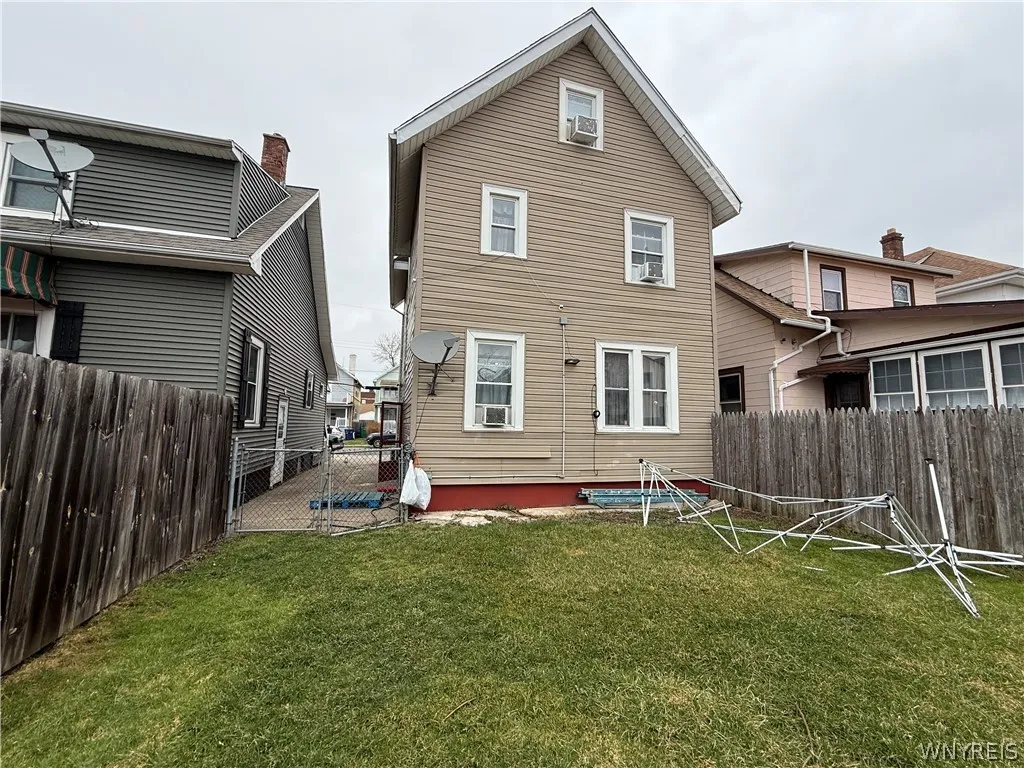 114 Newfield Street, Buffalo, New York 14207, Buffalo, New York 14207, 3 Bedrooms Bedrooms, 6 Rooms Rooms,1 BathroomBathrooms,Residential,For Sale,114 Newfield Street, Buffalo, New York 14207,0,B1668274