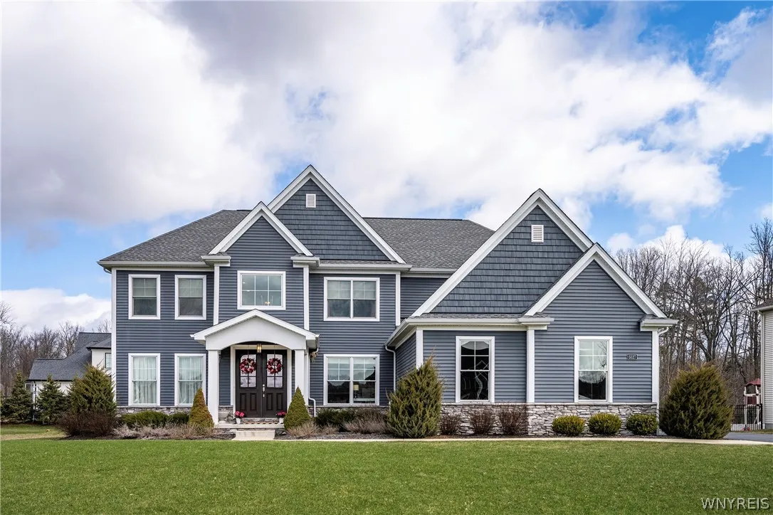 5527 Meadowglen Drive, Clarence, New York 14032, Clarence, New York 14032, 4 Bedrooms Bedrooms, 9 Rooms Rooms,3 BathroomsBathrooms,Residential,Closed,5527 Meadowglen Drive, Clarence, New York 14032,0,B1669992
