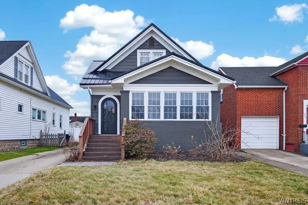 121 Ridgewood Road, Buffalo, New York 14220, Buffalo, New York 14220, 4 Bedrooms Bedrooms, 8 Rooms Rooms,1 BathroomBathrooms,Residential,For Sale,121 Ridgewood Road, Buffalo, New York 14220,0,B1670140