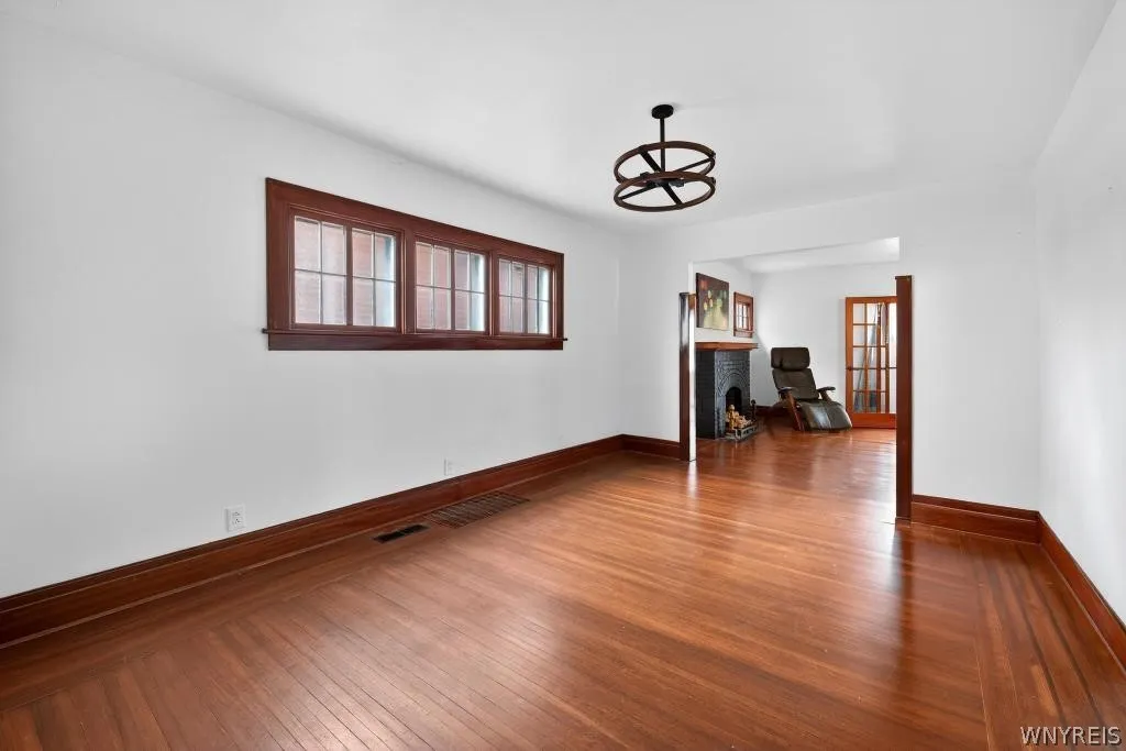 121 Ridgewood Road, Buffalo, New York 14220, Buffalo, New York 14220, 4 Bedrooms Bedrooms, 8 Rooms Rooms,1 BathroomBathrooms,Residential,For Sale,121 Ridgewood Road, Buffalo, New York 14220,0,B1670140