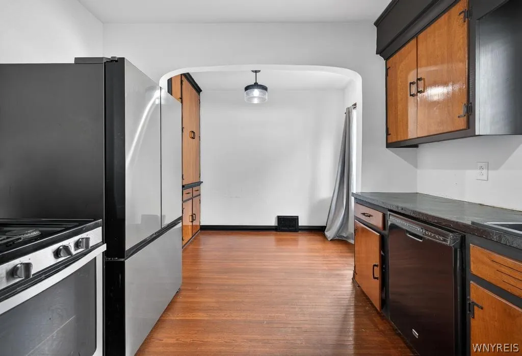 121 Ridgewood Road, Buffalo, New York 14220, Buffalo, New York 14220, 4 Bedrooms Bedrooms, 8 Rooms Rooms,1 BathroomBathrooms,Residential,For Sale,121 Ridgewood Road, Buffalo, New York 14220,0,B1670140