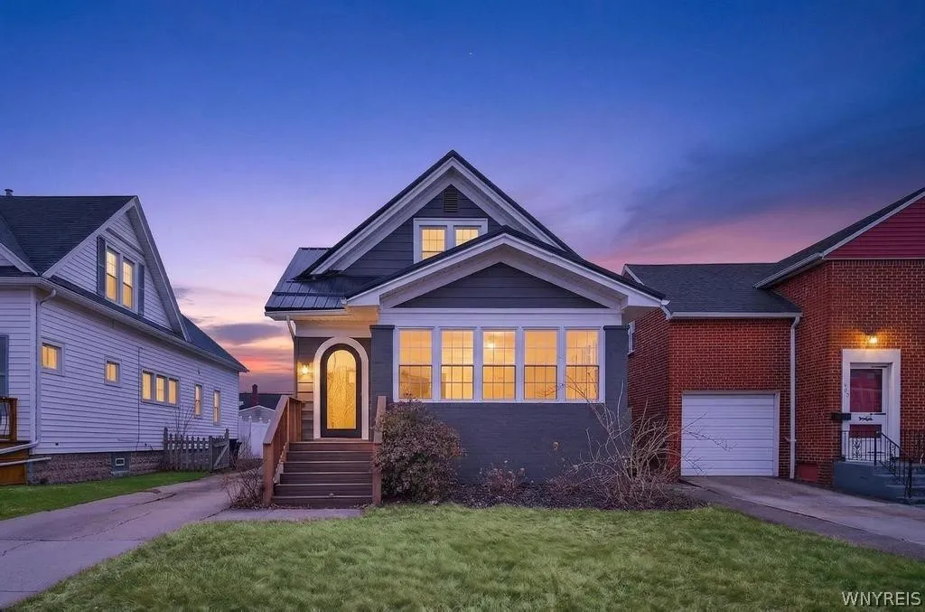 121 Ridgewood Road, Buffalo, New York 14220, Buffalo, New York 14220, 4 Bedrooms Bedrooms, 8 Rooms Rooms,1 BathroomBathrooms,Residential,For Sale,121 Ridgewood Road, Buffalo, New York 14220,0,B1670140