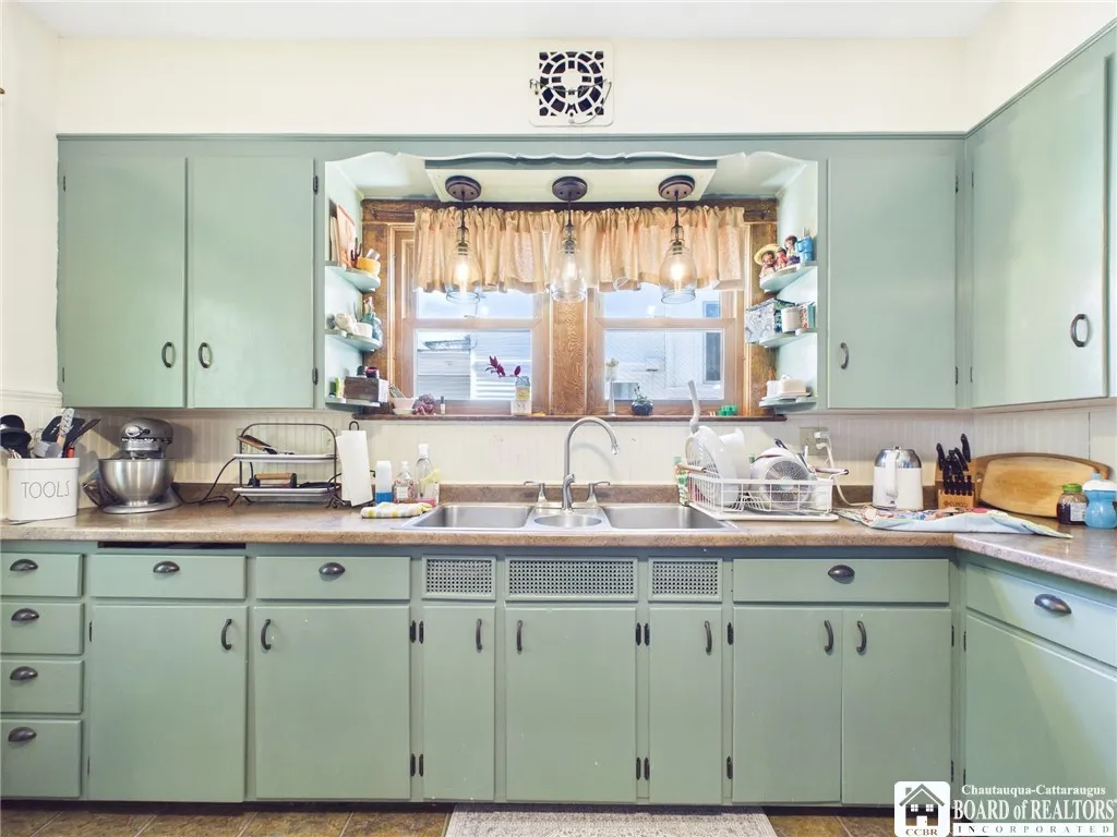 706 West Henley Street, Olean, New York 14760, Olean, New York 14760, 4 Bedrooms Bedrooms, 9 Rooms Rooms,1 BathroomBathrooms,Residential,For Sale,706 West Henley Street, Olean, New York 14760,0,R1670316