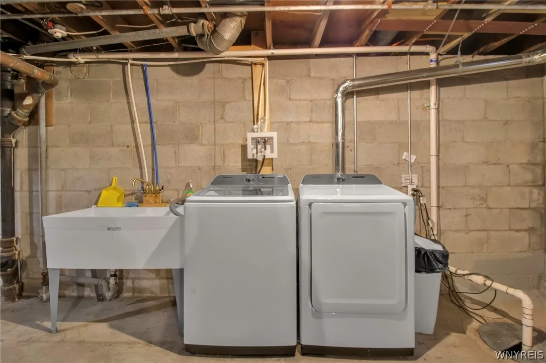 189 Niagara Falls Boulevard, Amherst, New York 142, Amherst, New York 14226, 5 Bedrooms Bedrooms, 9 Rooms Rooms,2 BathroomsBathrooms,Residential,For Sale,189 Niagara Falls Boulevard, Amherst, New York 142,0,B1670468