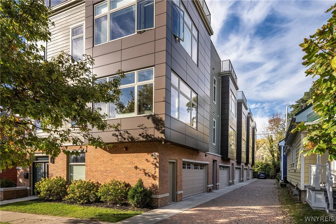 197 West Utica Street 5, Buffalo, New York 14222, Buffalo, New York 14222, 3 Bedrooms Bedrooms, 10 Rooms Rooms,3 BathroomsBathrooms,Residential,For Sale,197 West Utica Street 5, Buffalo, New York 14222,0,B1669870