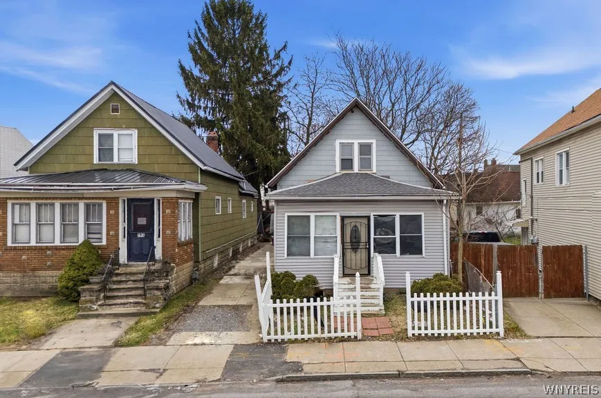 193 Hertel Avenue, Buffalo, New York 14207, Buffalo, New York 14207, 4 Bedrooms Bedrooms, 5 Rooms Rooms,2 BathroomsBathrooms,Residential,For Sale,193 Hertel Avenue, Buffalo, New York 14207,0,B1669793
