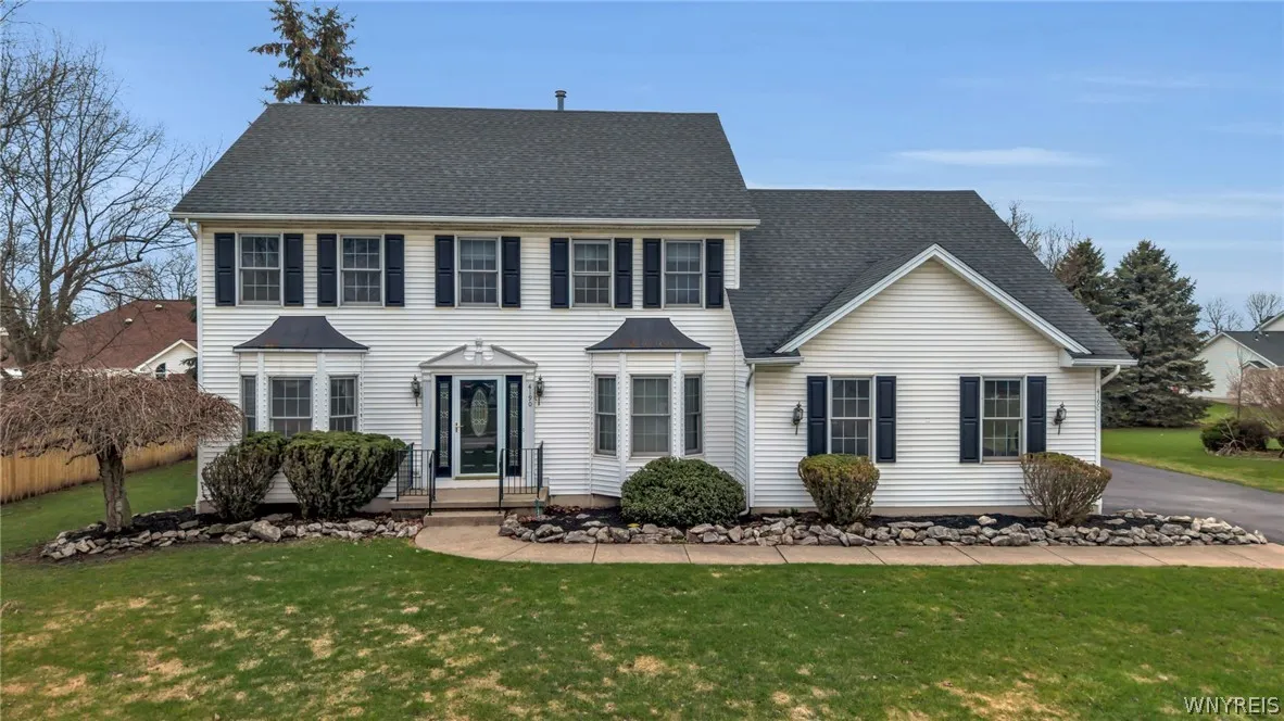 4190 Thornwood Lane, Clarence, New York 14221, Clarence, New York 14221, 5 Bedrooms Bedrooms, 9 Rooms Rooms,3 BathroomsBathrooms,Residential,For Sale,4190 Thornwood Lane, Clarence, New York 14221,0,B1666926