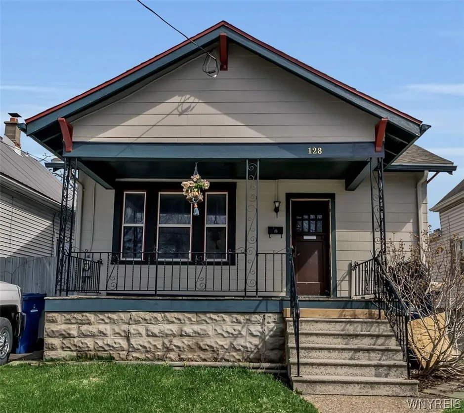 128 Evelyn Street, Buffalo, New York 14207, Buffalo, New York 14207, 4 Bedrooms Bedrooms, 6 Rooms Rooms,1 BathroomBathrooms,Residential,For Sale,128 Evelyn Street, Buffalo, New York 14207,0,B1670803
