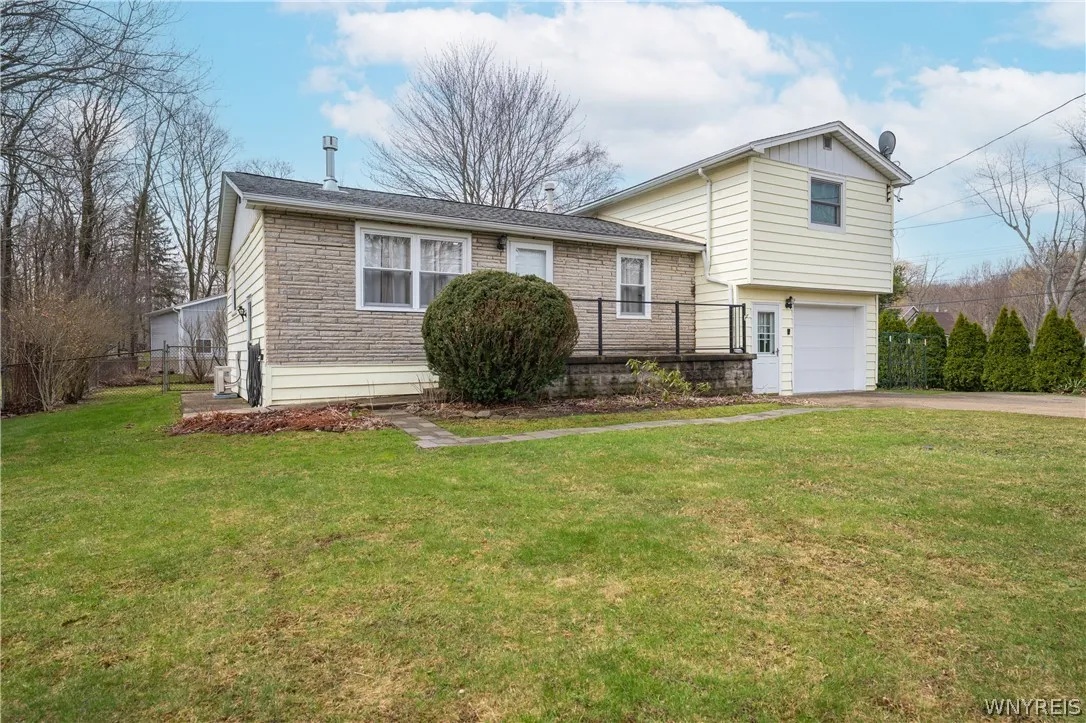 2125 Lakeview Road, Hamburg, New York 14085, Hamburg, New York 14085, 3 Bedrooms Bedrooms, 7 Rooms Rooms,2 BathroomsBathrooms,Residential,For Sale,2125 Lakeview Road, Hamburg, New York 14085,0,B1671152