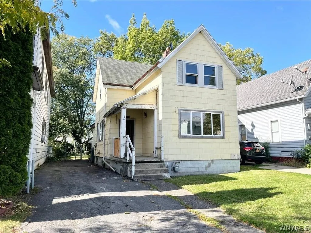 54 Sandrock Road, Buffalo, New York 14207, Buffalo, New York 14207, 4 Bedrooms Bedrooms, 8 Rooms Rooms,1 BathroomBathrooms,Residential,For Sale,54 Sandrock Road, Buffalo, New York 14207,0,B1670997