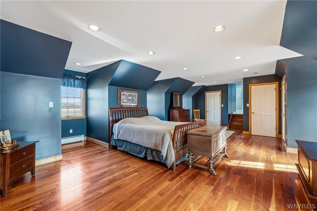 Primary Bedroom (Bdrm 4)