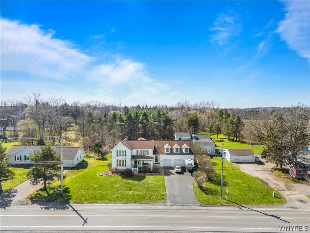 5910 Salt Road, Clarence, New York 14031, Clarence, New York 14031, 4 Bedrooms Bedrooms, 9 Rooms Rooms,2 BathroomsBathrooms,Residential,For Sale,5910 Salt Road, Clarence, New York 14031,0,B1670611
