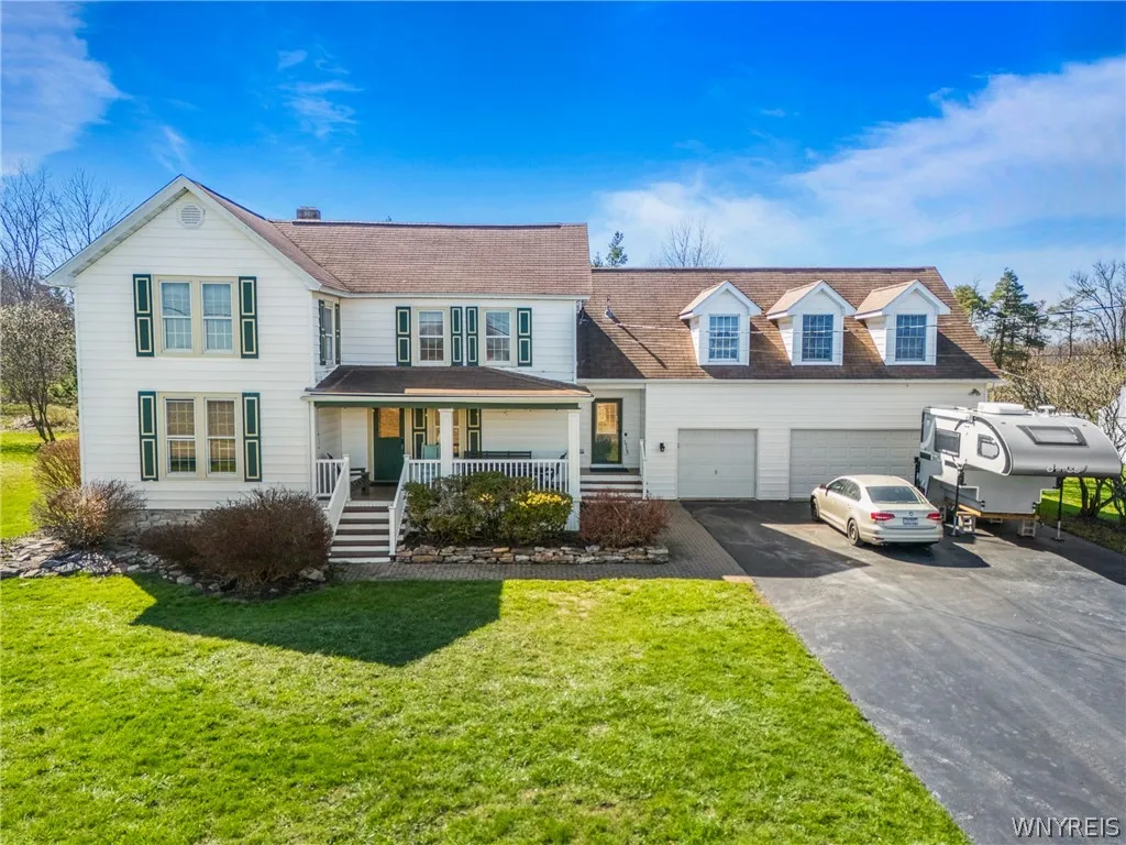 5910 Salt Road, Clarence, New York 14031, Clarence, New York 14031, 4 Bedrooms Bedrooms, 9 Rooms Rooms,2 BathroomsBathrooms,Residential,For Sale,5910 Salt Road, Clarence, New York 14031,0,B1670611