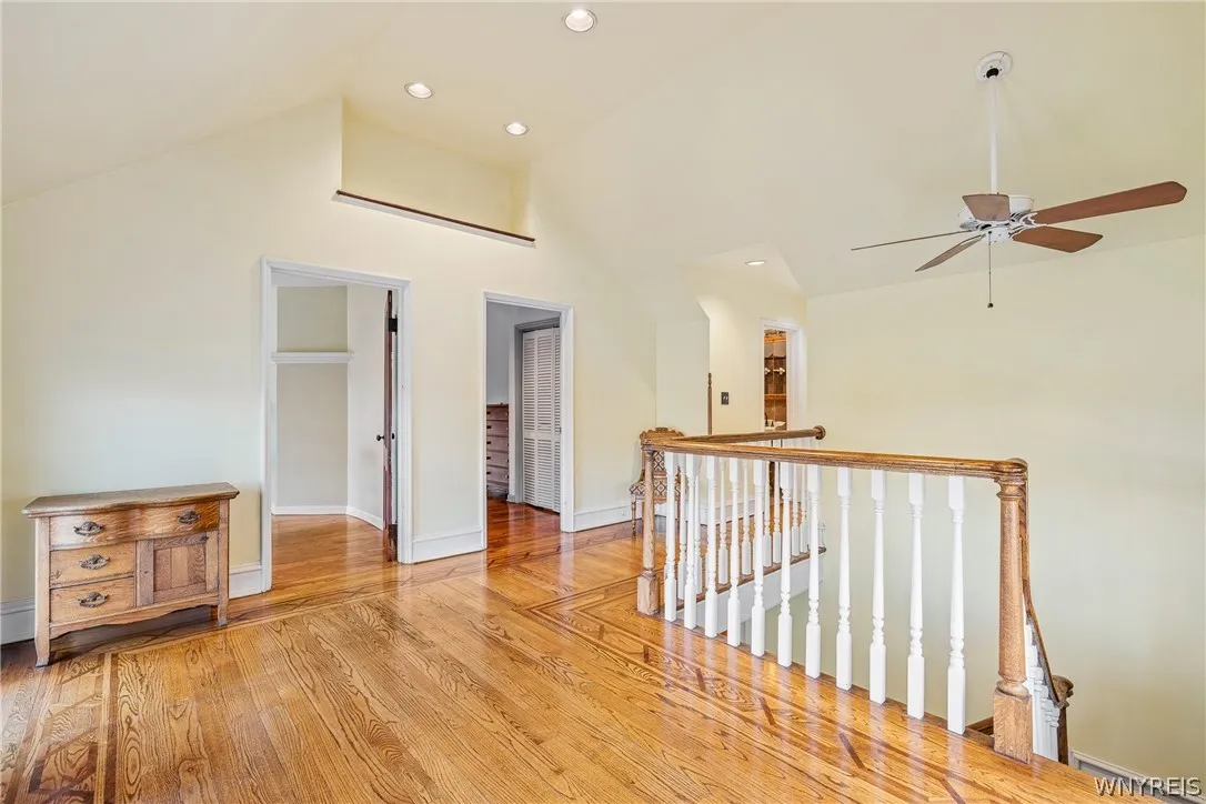 Spacious Landing (South Wing)