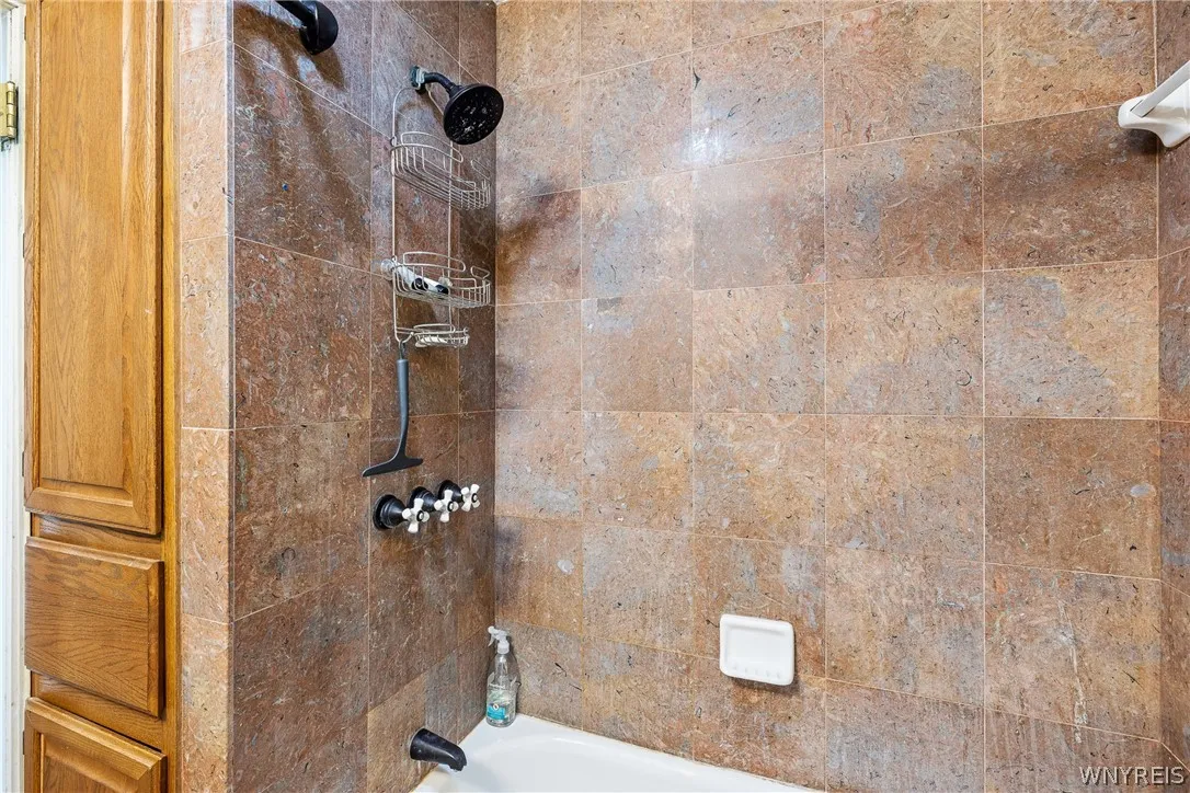 5910 Salt Road, Clarence, New York 14031, Clarence, New York 14031, 4 Bedrooms Bedrooms, 9 Rooms Rooms,2 BathroomsBathrooms,Residential,For Sale,5910 Salt Road, Clarence, New York 14031,0,B1670611