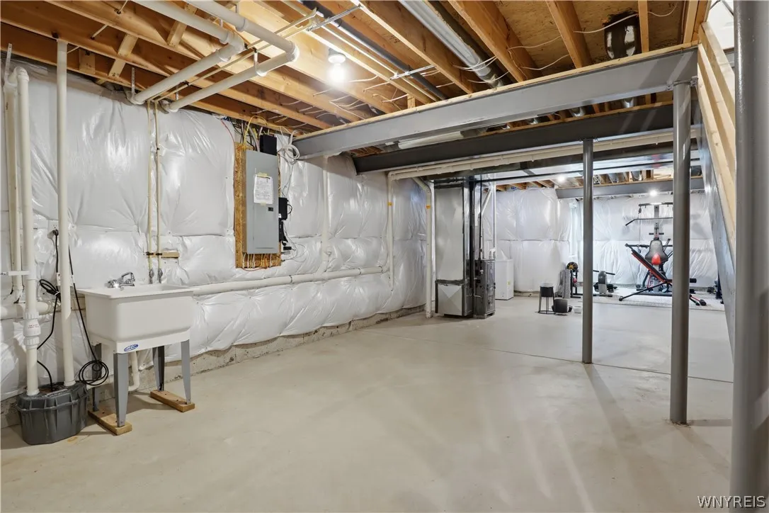 2386 Burbank Drive, Hamburg, New York 14085, Hamburg, New York 14085, 4 Bedrooms Bedrooms, 9 Rooms Rooms,2 BathroomsBathrooms,Residential,For Sale,2386 Burbank Drive, Hamburg, New York 14085,0,B1671356