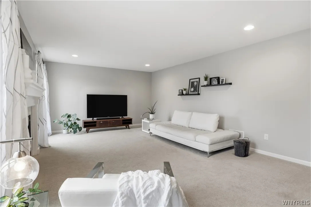 2386 Burbank Drive, Hamburg, New York 14085, Hamburg, New York 14085, 4 Bedrooms Bedrooms, 9 Rooms Rooms,2 BathroomsBathrooms,Residential,For Sale,2386 Burbank Drive, Hamburg, New York 14085,0,B1671356