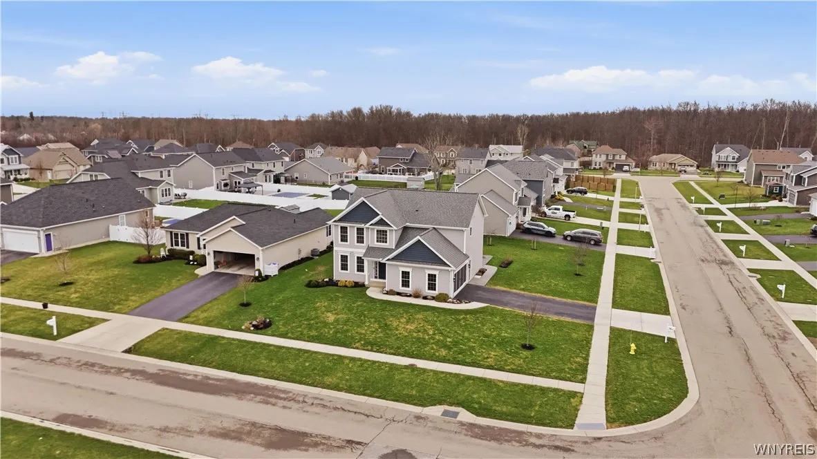 2386 Burbank Drive, Hamburg, New York 14085, Hamburg, New York 14085, 4 Bedrooms Bedrooms, 9 Rooms Rooms,2 BathroomsBathrooms,Residential,For Sale,2386 Burbank Drive, Hamburg, New York 14085,0,B1671356