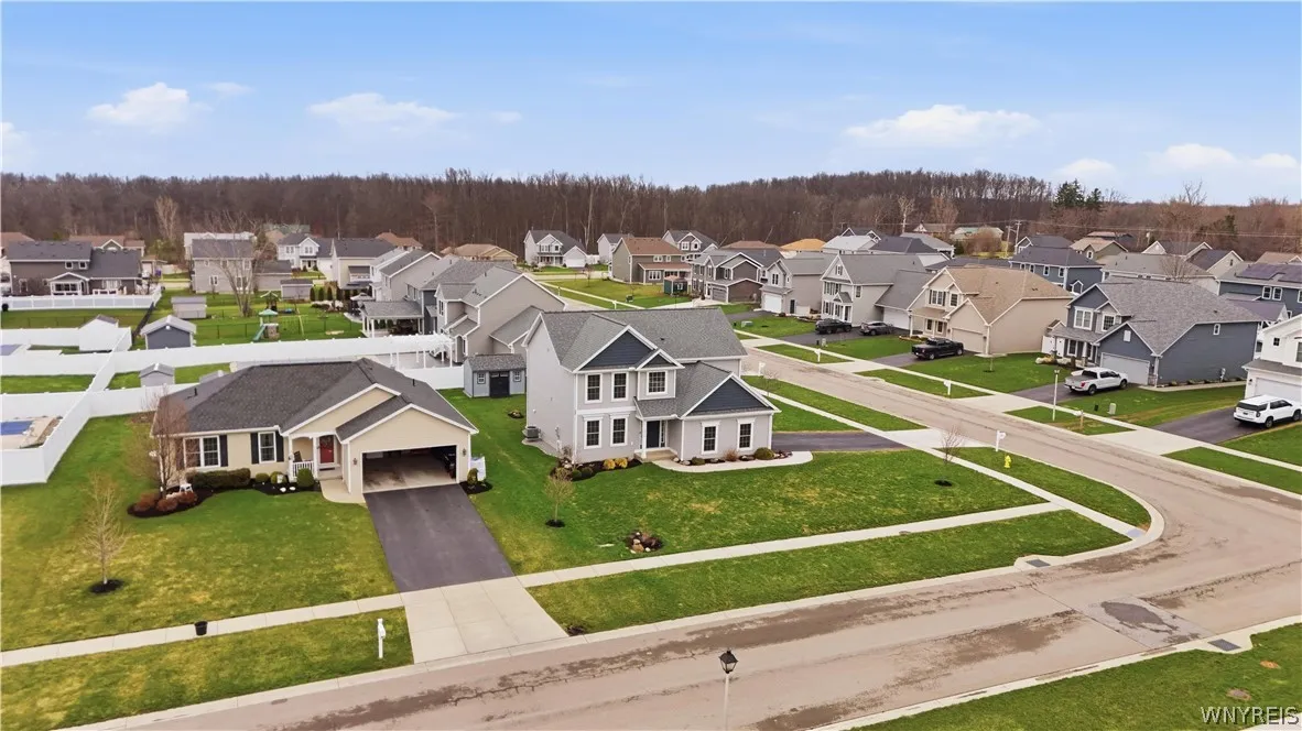 2386 Burbank Drive, Hamburg, New York 14085, Hamburg, New York 14085, 4 Bedrooms Bedrooms, 9 Rooms Rooms,2 BathroomsBathrooms,Residential,For Sale,2386 Burbank Drive, Hamburg, New York 14085,0,B1671356