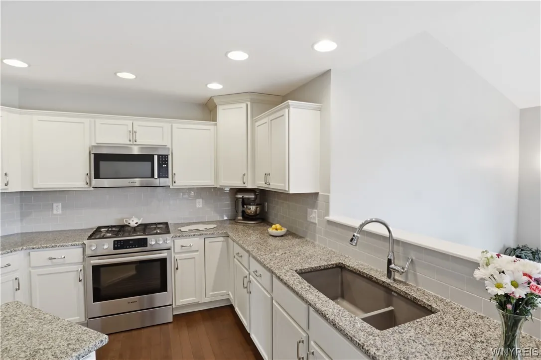 2386 Burbank Drive, Hamburg, New York 14085, Hamburg, New York 14085, 4 Bedrooms Bedrooms, 9 Rooms Rooms,2 BathroomsBathrooms,Residential,For Sale,2386 Burbank Drive, Hamburg, New York 14085,0,B1671356