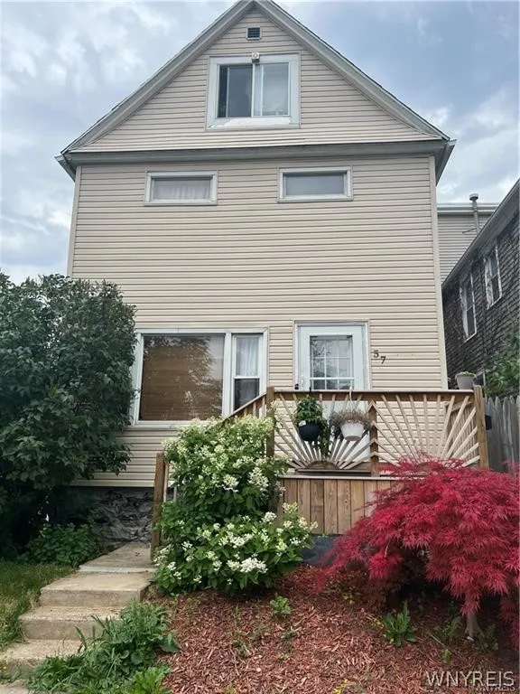 57 Abbottsford Place, Buffalo, New York 14213, Buffalo, New York 14213, 2 Bedrooms Bedrooms, 6 Rooms Rooms,1 BathroomBathrooms,Residential Lease,For Rent,57 Abbottsford Place, Buffalo, New York 14213,0,B1671613