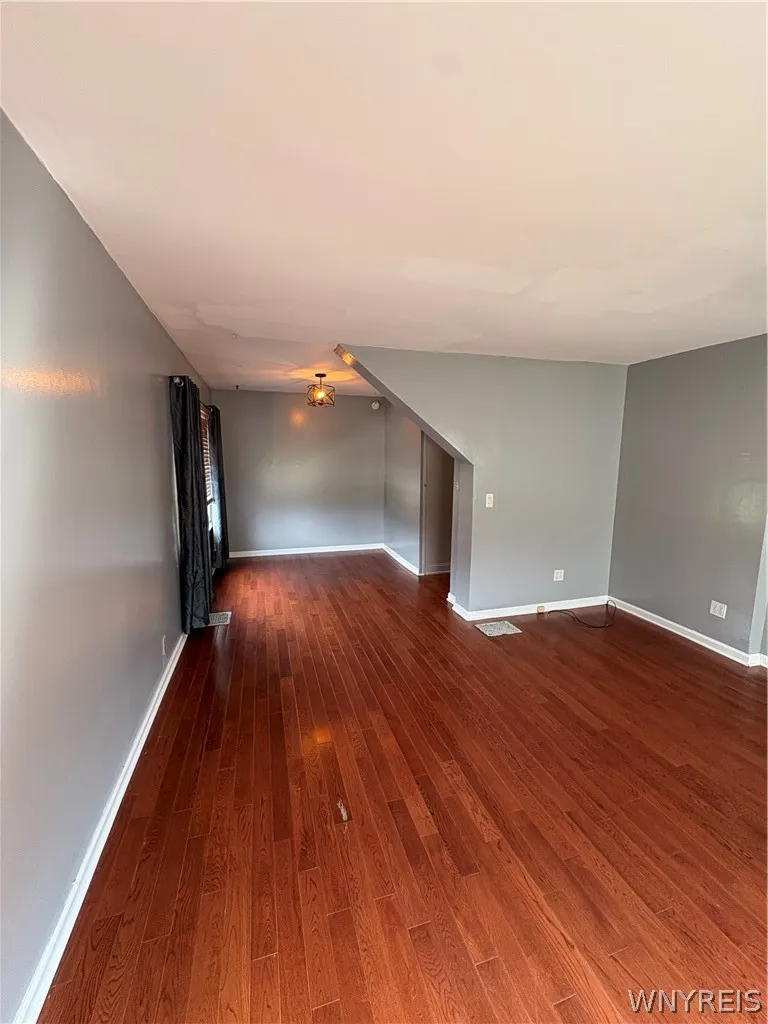 57 Abbottsford Place, Buffalo, New York 14213, Buffalo, New York 14213, 2 Bedrooms Bedrooms, 6 Rooms Rooms,1 BathroomBathrooms,Residential Lease,For Rent,57 Abbottsford Place, Buffalo, New York 14213,0,B1671613