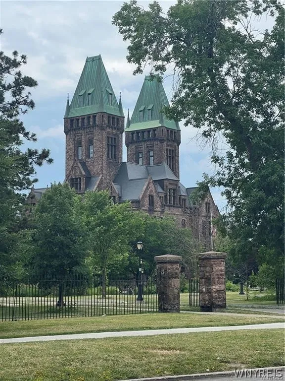 57 Abbottsford Place, Buffalo, New York 14213, Buffalo, New York 14213, 2 Bedrooms Bedrooms, 6 Rooms Rooms,1 BathroomBathrooms,Residential Lease,For Rent,57 Abbottsford Place, Buffalo, New York 14213,0,B1671613