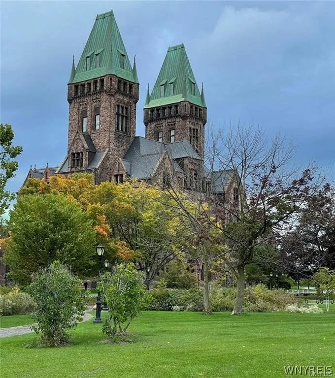 57 Abbottsford Place, Buffalo, New York 14213, Buffalo, New York 14213, 2 Bedrooms Bedrooms, 6 Rooms Rooms,1 BathroomBathrooms,Residential Lease,For Rent,57 Abbottsford Place, Buffalo, New York 14213,0,B1671613