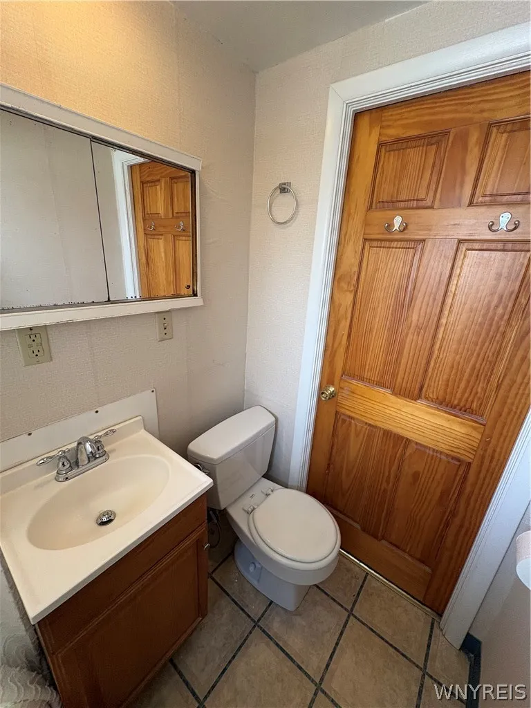 57 Abbottsford Place, Buffalo, New York 14213, Buffalo, New York 14213, 2 Bedrooms Bedrooms, 6 Rooms Rooms,1 BathroomBathrooms,Residential Lease,For Rent,57 Abbottsford Place, Buffalo, New York 14213,0,B1671613