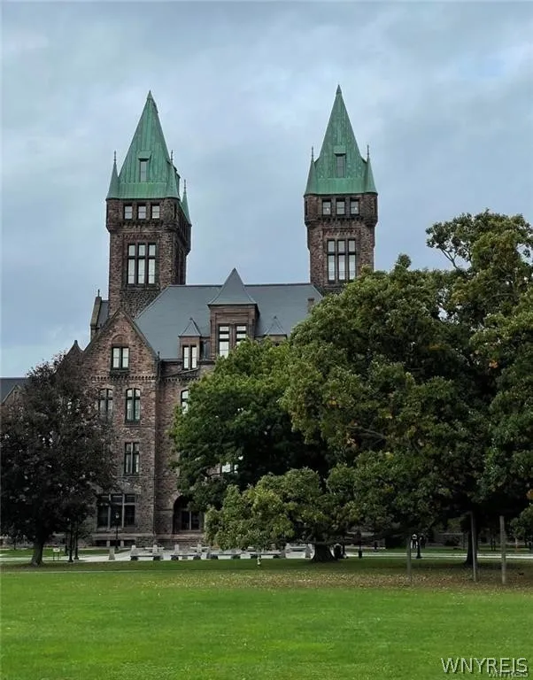 57 Abbottsford Place, Buffalo, New York 14213, Buffalo, New York 14213, 2 Bedrooms Bedrooms, 6 Rooms Rooms,1 BathroomBathrooms,Residential Lease,For Rent,57 Abbottsford Place, Buffalo, New York 14213,0,B1671613