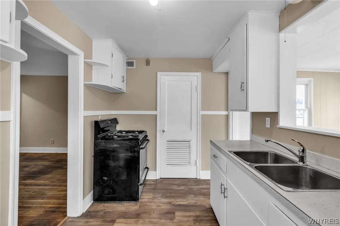 235 Knox Avenue, West Seneca, New York 14224, West Seneca, New York 14224, 2 Bedrooms Bedrooms, 6 Rooms Rooms,1 BathroomBathrooms,Residential,For Sale,235 Knox Avenue, West Seneca, New York 14224,0,B1670695