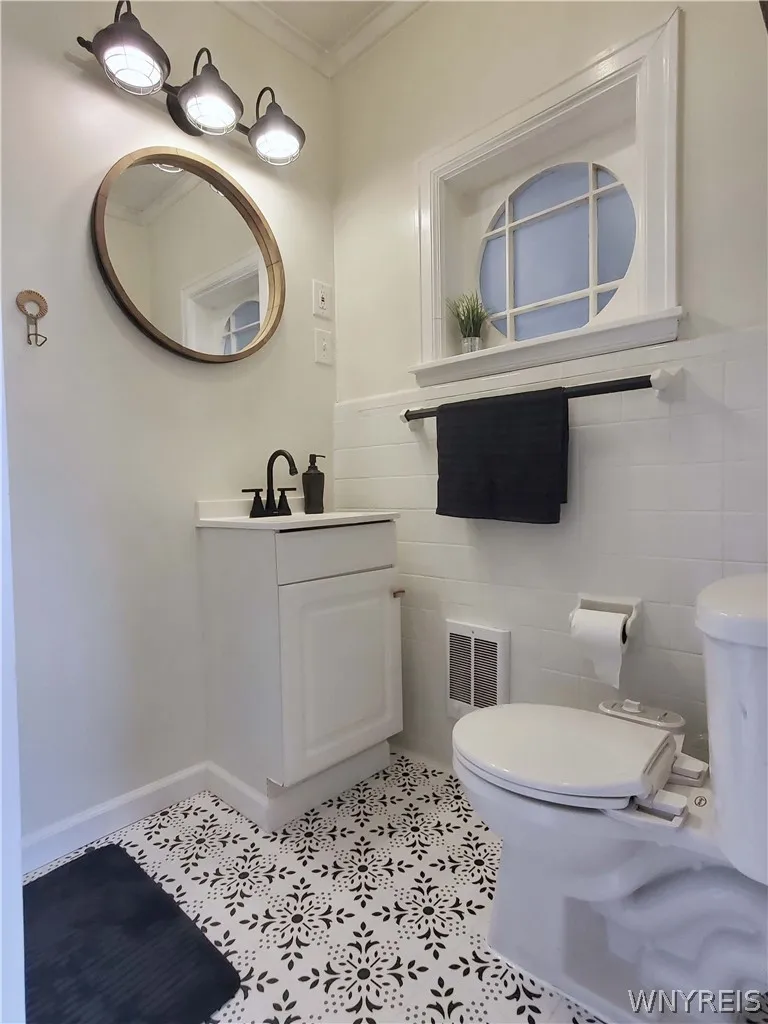 6097 Eckhardt Road, Hamburg, New York 14085, Hamburg, New York 14085, 4 Bedrooms Bedrooms, 13 Rooms Rooms,2 BathroomsBathrooms,Residential,For Sale,6097 Eckhardt Road, Hamburg, New York 14085,0,B1671467