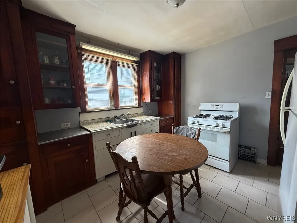 29 Melrose Street, Buffalo, New York 14220, Buffalo, New York 14220, 4 Bedrooms Bedrooms, ,2 BathroomsBathrooms,Residential,For Sale,29 Melrose Street, Buffalo, New York 14220,0,B1671698