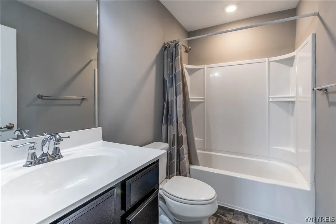 4205 Arthur Court, Hamburg, New York 14075, Hamburg, New York 14075, 3 Bedrooms Bedrooms, 9 Rooms Rooms,2 BathroomsBathrooms,Residential,For Sale,4205 Arthur Court, Hamburg, New York 14075,0,B1668752