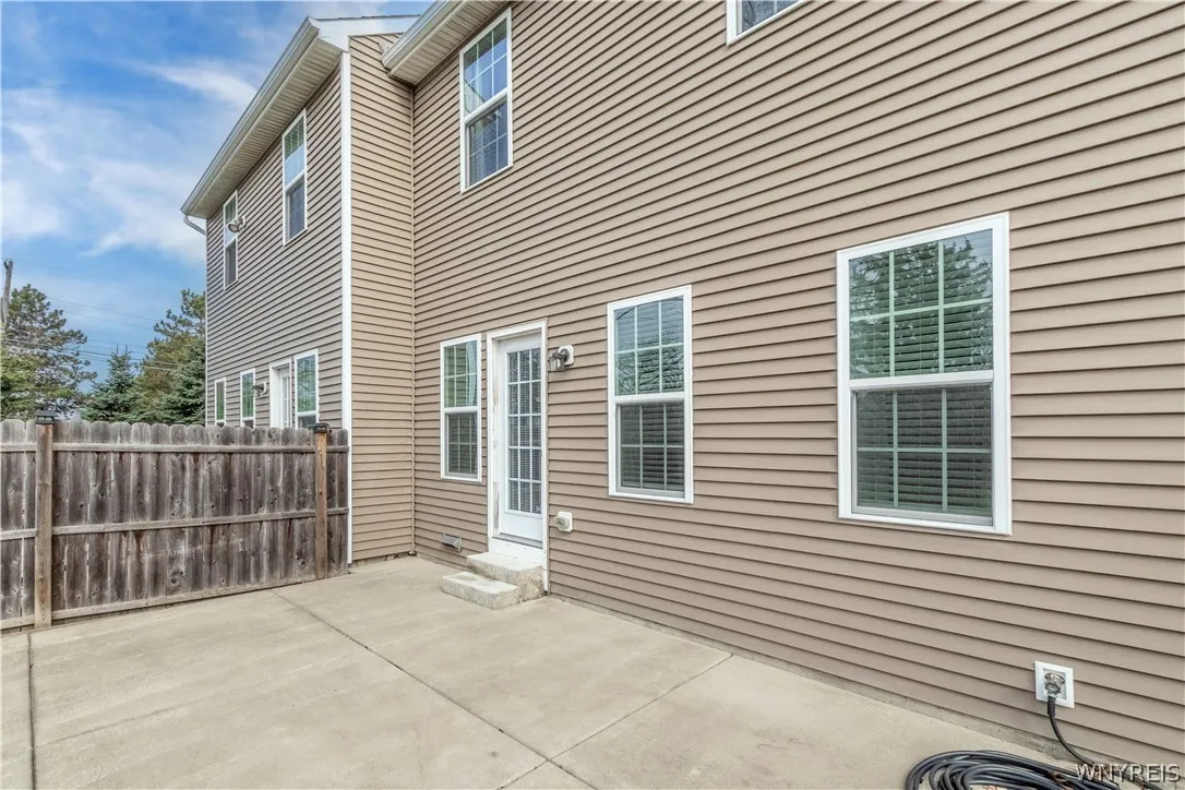 4205 Arthur Court, Hamburg, New York 14075, Hamburg, New York 14075, 3 Bedrooms Bedrooms, 9 Rooms Rooms,2 BathroomsBathrooms,Residential,For Sale,4205 Arthur Court, Hamburg, New York 14075,0,B1668752