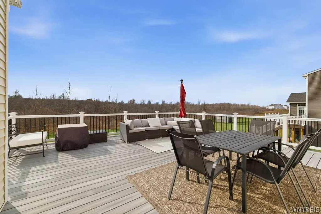 370 Quarry Run, Grand Island, New York 14072, Grand Island, New York 14072, 4 Bedrooms Bedrooms, 11 Rooms Rooms,2 BathroomsBathrooms,Residential,For Sale,370 Quarry Run, Grand Island, New York 14072,0,B1671645