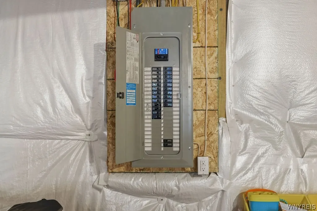 370 Quarry Run, Grand Island, New York 14072, Grand Island, New York 14072, 4 Bedrooms Bedrooms, 11 Rooms Rooms,2 BathroomsBathrooms,Residential,For Sale,370 Quarry Run, Grand Island, New York 14072,0,B1671645