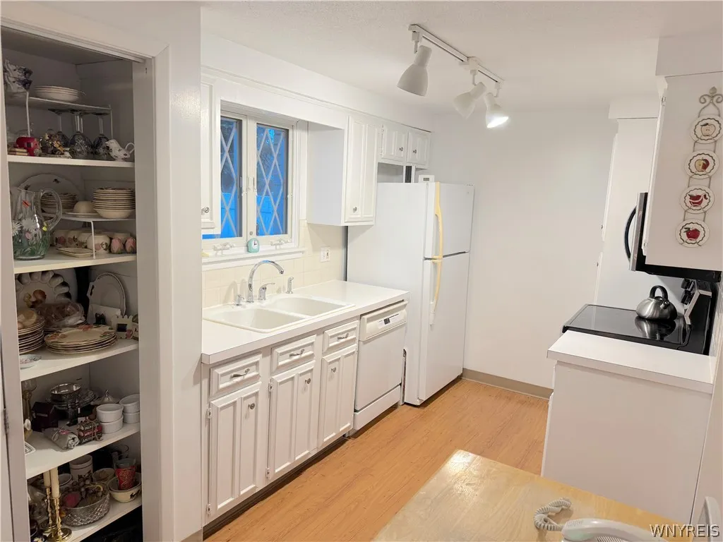 40 Harrogate Square Lane, Amherst, New York 14221, Amherst, New York 14221, 3 Bedrooms Bedrooms, 6 Rooms Rooms,2 BathroomsBathrooms,Residential,For Sale,40 Harrogate Square Lane, Amherst, New York 14221,0,B1671897