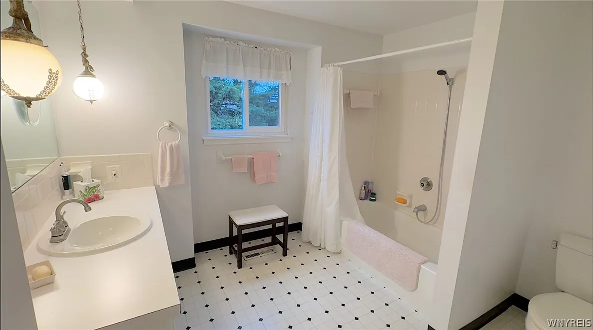 40 Harrogate Square Lane, Amherst, New York 14221, Amherst, New York 14221, 3 Bedrooms Bedrooms, 6 Rooms Rooms,2 BathroomsBathrooms,Residential,For Sale,40 Harrogate Square Lane, Amherst, New York 14221,0,B1671897